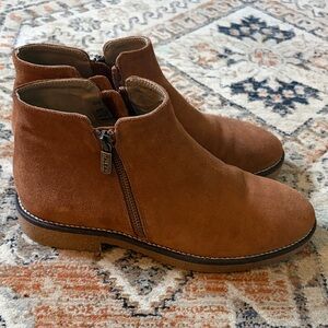 Italeau Suede Ankle Boots in Tan